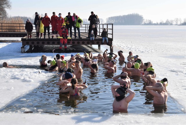W Kruszwicy odbyło się kolejne w tym sezonie zimowym morsowanie. Tradycyjnie zorganizował je w jeziorze Gopło Kruszwicki Klub Morsów