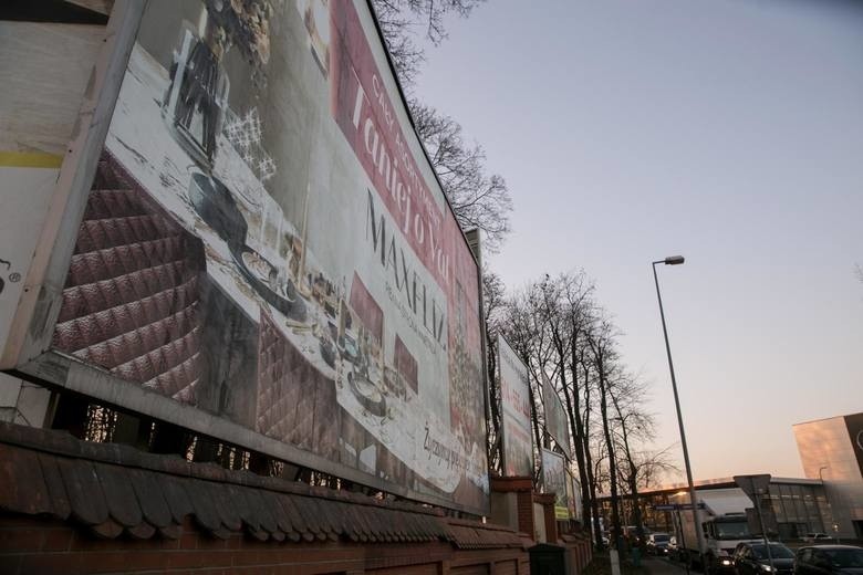 Szpetne reklamy mają zniknąć z Krakowa