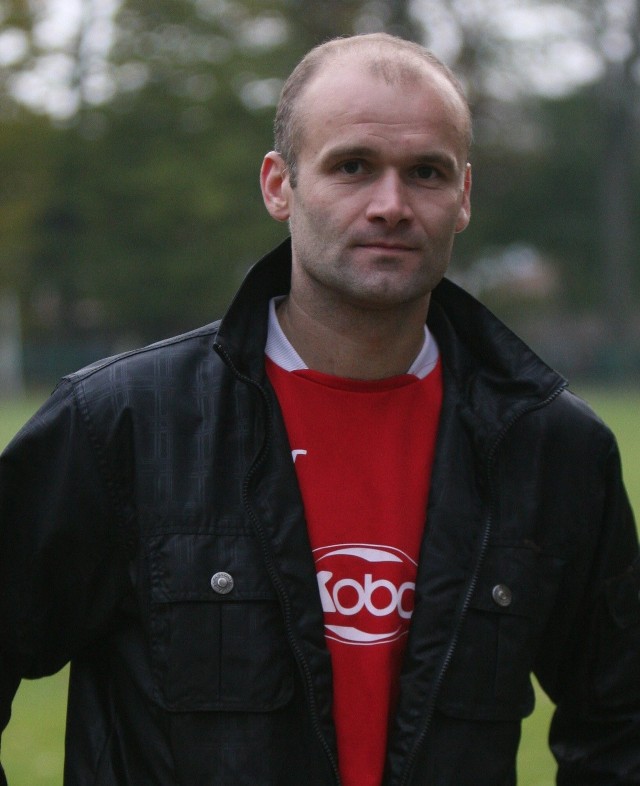 Artur Lebioda, grający trener Sokoła Nisko, został niżańskim radnym i musi pogodzić obie funkcje.