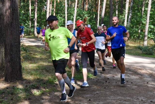 Sobota bez Parkrunu na Skarpie? Nie ma mowy! W sobotę 16.07. nie zabrakło chętnych do biegania na Skarpie. Zobaczcie naszą galerię zdjęć!Aby przejść do galerii, przesuń zdjęcie gestem lub naciśnij strzałkę w prawo.