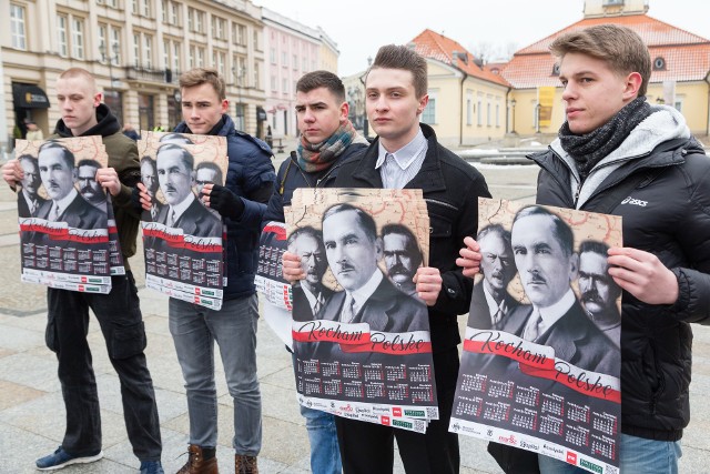 Projekt plakatu tegorocznej edycji kampanii Kocham Polskę! nawiązywał do 100. rocznicy odzyskania niepodległości