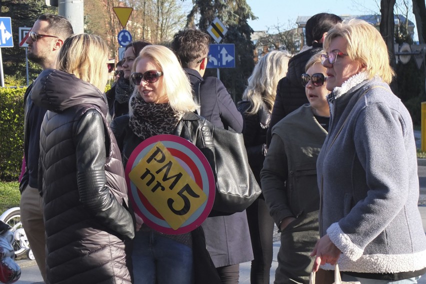 Nauczyciele protestowali w Słupsku (wideo, zdjęcia)