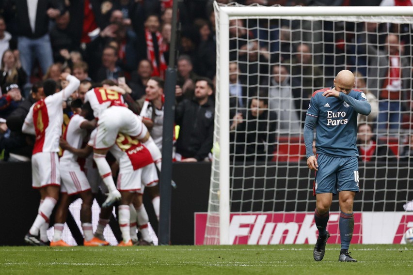 Sebastian Szymański strzelił gola w meczu Ajax Amsterdam - Feyenoord Rotterdam. Jego zespół wygrał i zwiększył przewagę