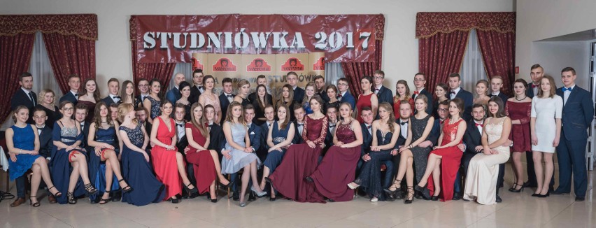 Uczniowie I Liceum Ogólnokształcącego w Praszce bawili się...