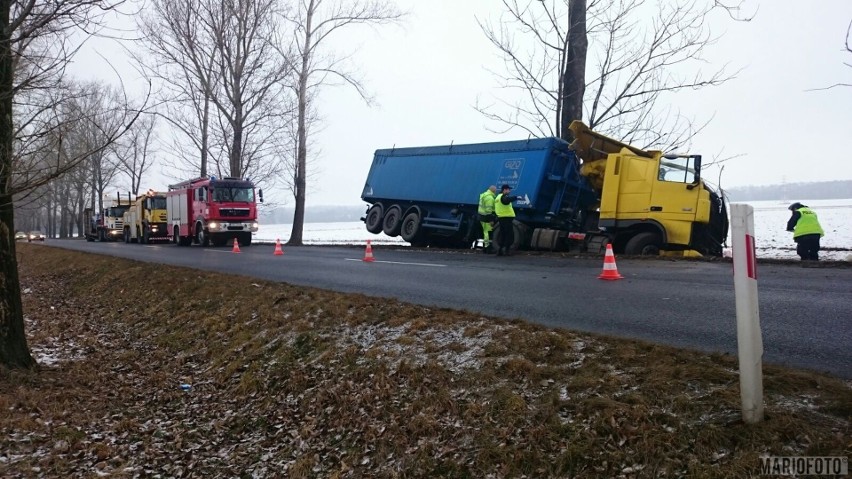 Wypadek na drodze wojewódzkiej 411 z Nysy do Głuchołaz.