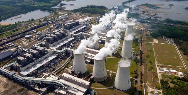 Elektrownia Jänschwalde E & F w łużyckim zagłębiu węglowym. Niemcy zezwolą na reaktywację elektrowni na węgiel brunatny