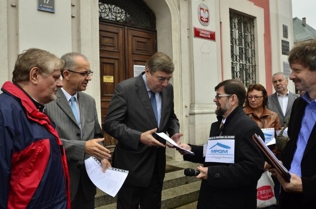 We wrześniu 2011 roku odbył się protest przeciwko planom sprzedaży poznańskiego MPGM