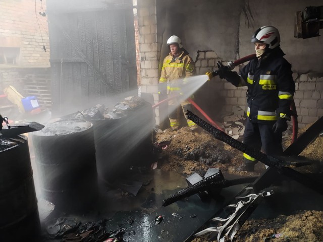Groźny pożar w Cielcach. Osiem zastępów strażackich walczyło z ogniem