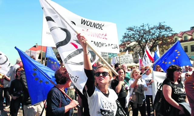 Marsz Pokoju odbędzie się 3 maja. Rozpocznie się o godz. 14  przy pomniku Piłsudskiego na Rynku Kościuszki, a zakończyć na Plantach. Zgromadzeni przejdą ul. Legionową i Mickiewicza. Po marszu odbędzie się piknik z KOD-em.