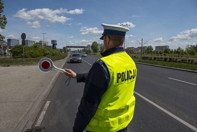 Przez rok policjanci z toruńskiej drogówki za przekroczenie prędkości zatrzymali prawie trzy setki praw jazdy