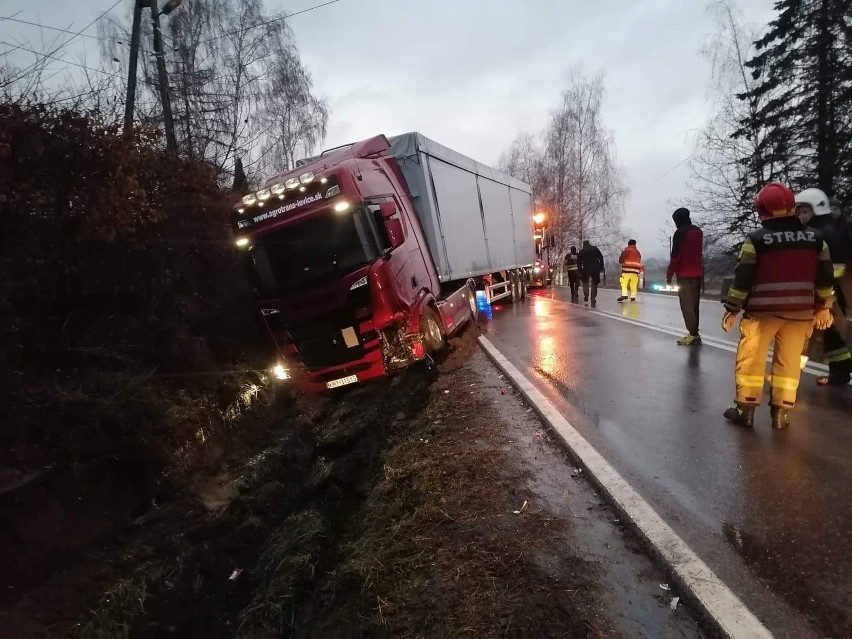 Na drodze wojewódzkiej 967 w Kunicach koło Gdowa zderzyły...