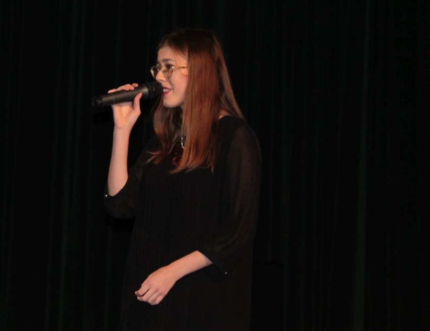 Aleksandra zaśpiewała piosenkę Ireny Santor "Powrócisz tu".