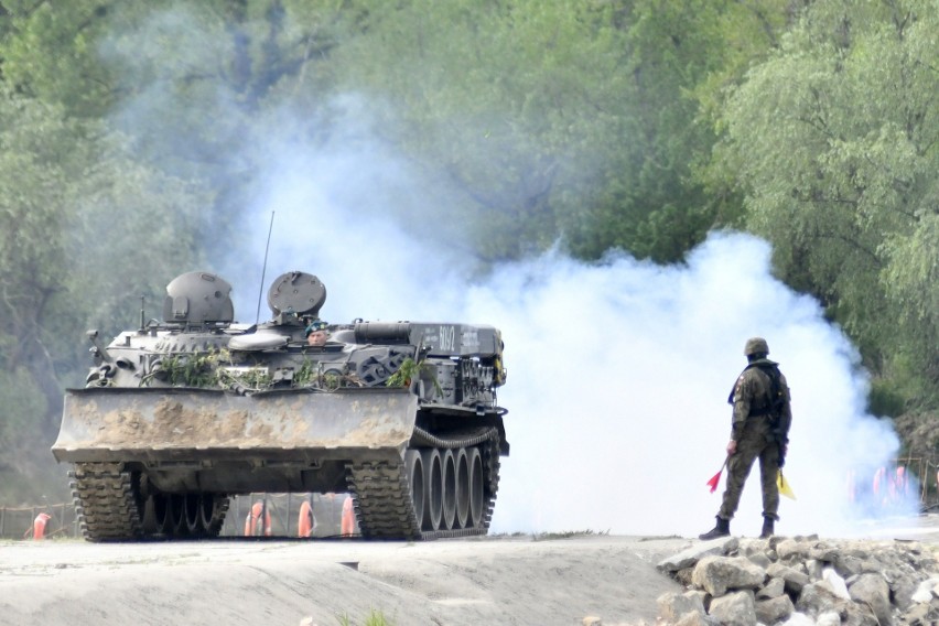 Ćwiczenia taktyczne z wojskami pk. DEFENDER-Europe 22, żołnierzy NATO i ich partnerów w pobliżu Dęblina. Zobacz zdjęcia