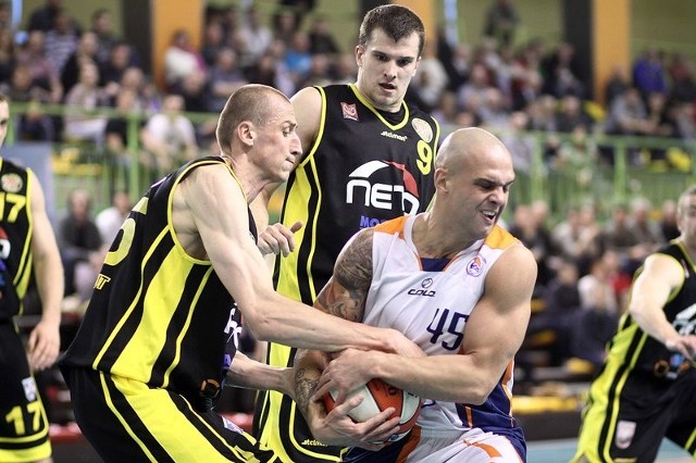 Kto, komu wyrwie piłkę (Marcin Kosiński, koszykarz Rosy), to wszystko wskazuje na to, że będzie się cieszył z awansu do Tauron Basket Ligi.