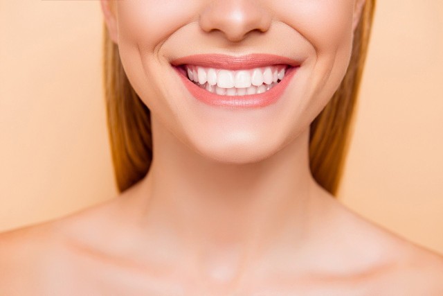 Piękny i zdrowy uśmiech to ogromna zaleta. Sprawdź, jakie są najczęstsze błędy podczas mycia zębów.>>>   >>>