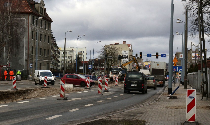 Tak wyglądają prace na skrzyżowaniu ul. Bydgoskiej i...