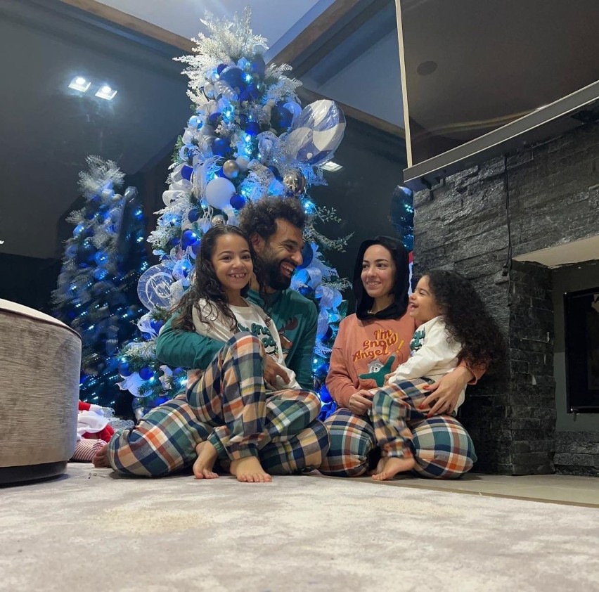 Mohamed Salah z żoną Maggi oraz córkami Makką i Kayan