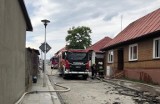 Pożar w magazynu w Daleszycach. Na miejscu osiem zastępów strażackich