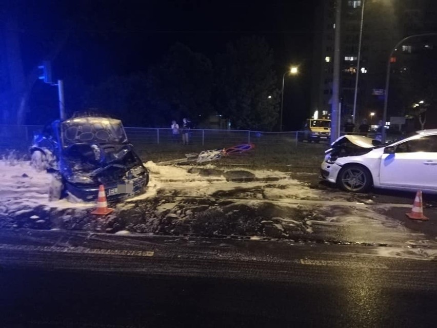 Wypadek na ul. Zgierskiej. Policja szuka świadków zderzenia volvo i opla ZDJĘCIA