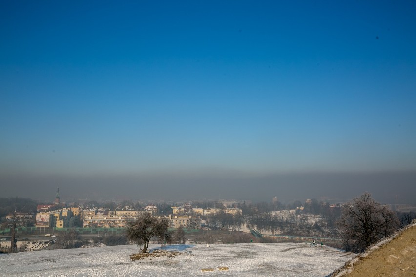 Kraków. Kraków wciąż dusi się w smogu