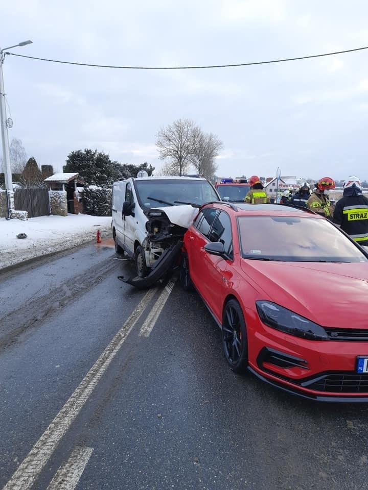 Zderzenie dwóch pojazdów w Liszkach na drodze wojewódzkiej...