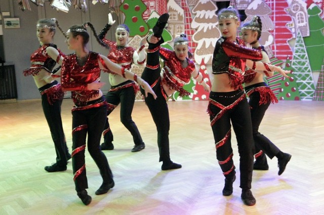 W białostockim przeglądzie zespołów tanecznych udział biorą tancerze z całego kraju.