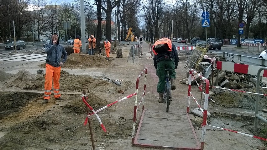 Budowa sygnalizacji świetlnej i przejazdu dla rowerzystów na...