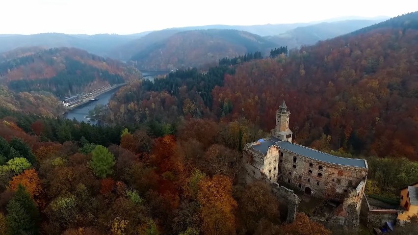 Zapora na Bystrzycy tworząca Jezioro Bystrzyckie,...