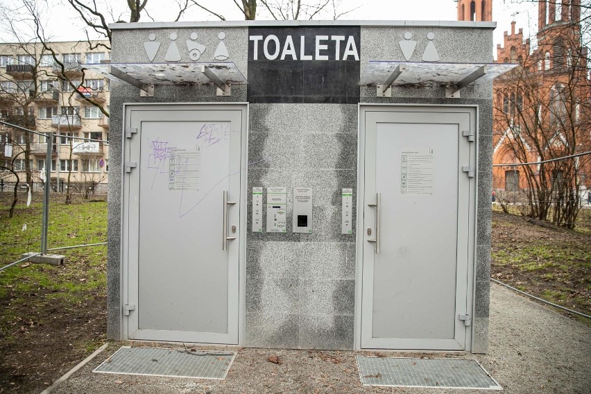 Miasto obiecało, że słynna toaleta publiczna w Parku Planty...