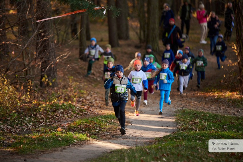 Nad Zalewem Zemborzyckim wystartowała ósma edycja przełajowych biegów z cyklu City Trail. Zobacz zdjęcia