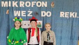 Konkurs piosenki „Mikrofon weź do ręki” w szkole w Wielgusie. Dzieci zaprezentowały się znakomicie. Zobaczcie zdjęcia i wideo