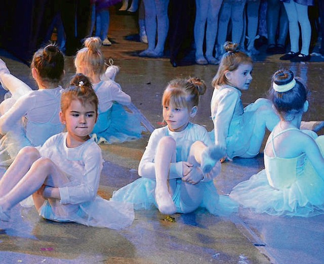 Małe baletnice na scenie