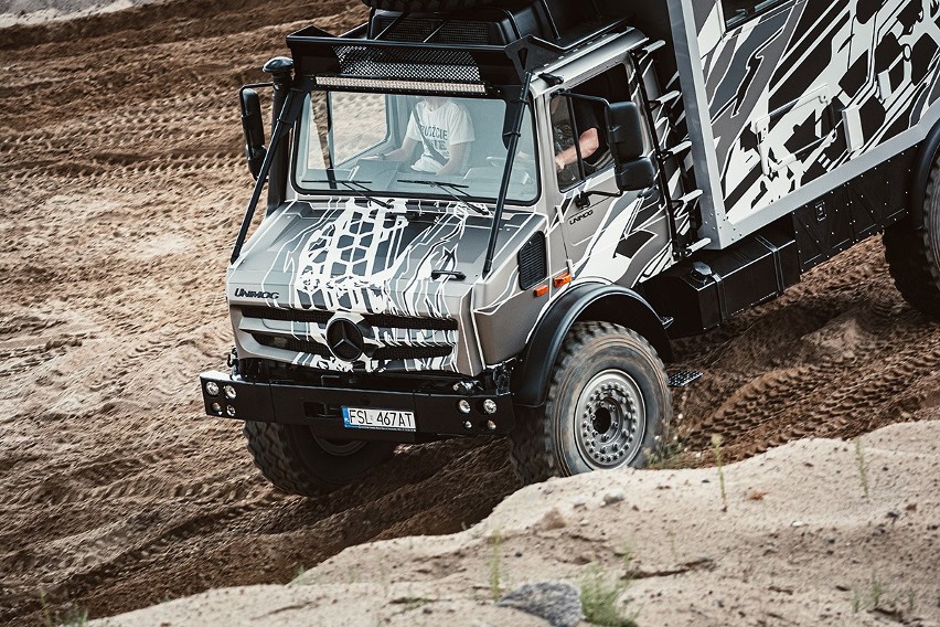 Auto bazuje na niemieckiej ciężarówce z 2005 roku – Unimog...