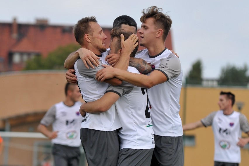 4 liga piłkarska. Starowice - Małapanew Ozimek 2-2