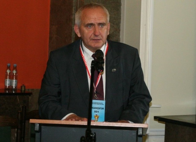 Mirosław Malinowski chwilę po wybraniu na czwartą już kadencję na prezesa ŚZPN.
