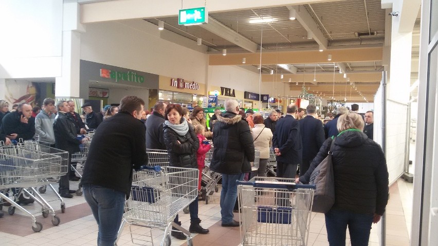 Otwarcie Auchan w Rybniku. Tłumy klientów czekały na ten...