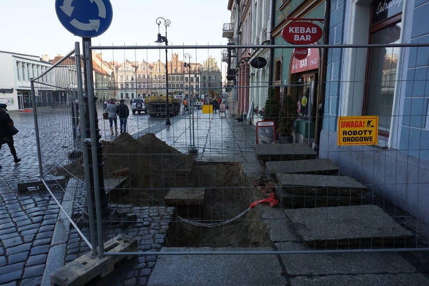 Stary Rynek: Utrudniono wejście do klubów go-go