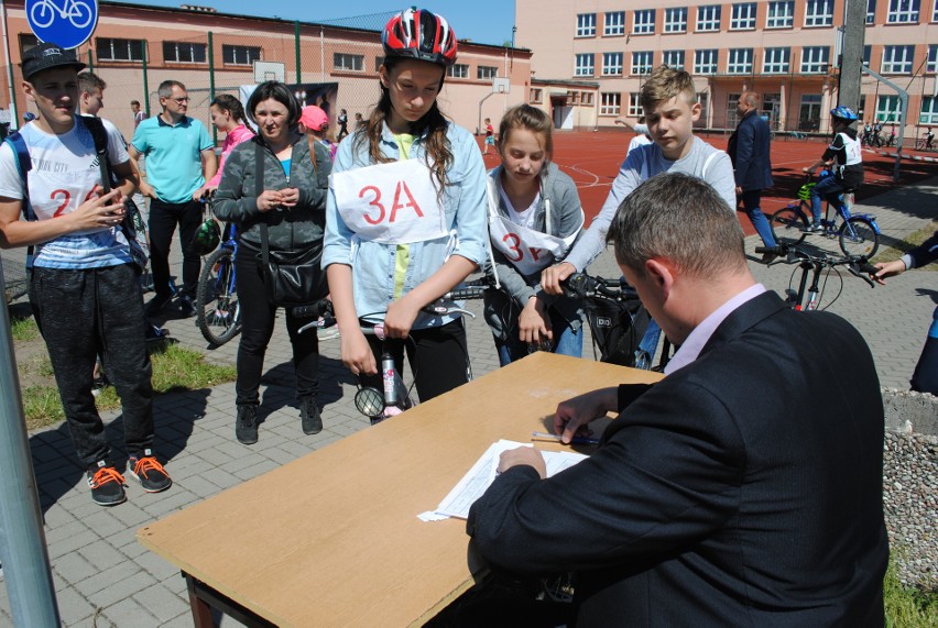 Regionalny etap Turnieju Bezpieczeństwa Ruchu Drogowego w Koronowie. Wiemy kto wygrał (zdjęcia)