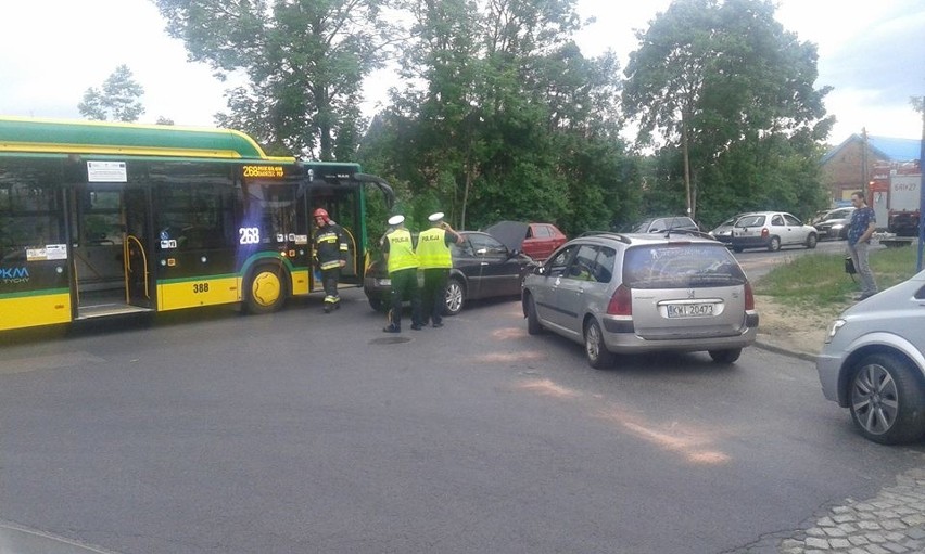 Groźny wypadek autobusu i samochodu osobowego na...