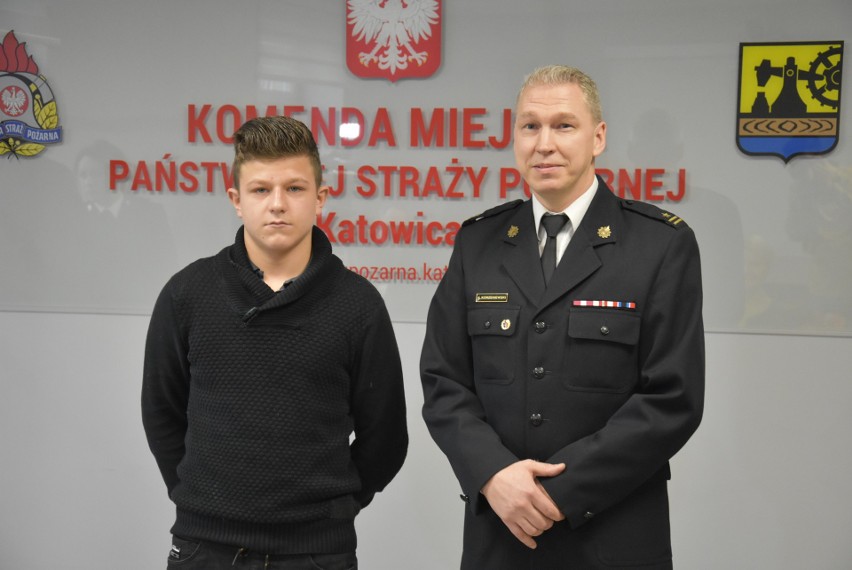 Olaf odebrał nagrodę z rąk komendanta PSP w Katowicach