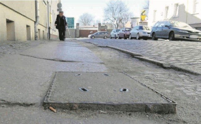 Zarząd Infrastruktury Miejskiej pokazał listę chodników do remontu. Potrzeby obliczono na ponad trzy miliony złotych.