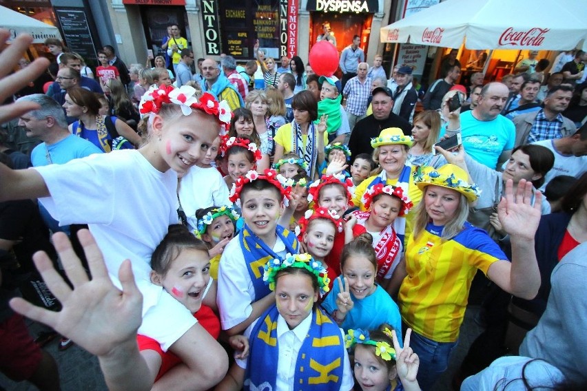 Wielka feta Vive Tauronu w Kielcach na Rynku. Tysiące kibiców dziękowały naszym potrójnym mistrzom