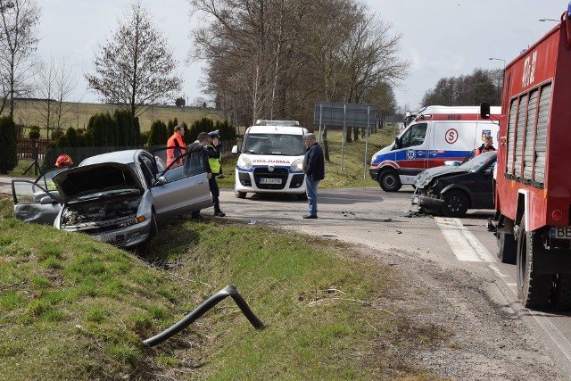 Na drodze krajowej nr 66 między Bielskiem Podlaskim a Brańskiem do szło do wypadku. W Łubinie Kościelnym mitsubishi zderzyło się z volkswagenem