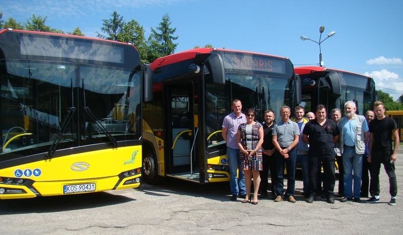 Kierowcy i mechanicy szkolą się w obsłudze nowych pojazdów....