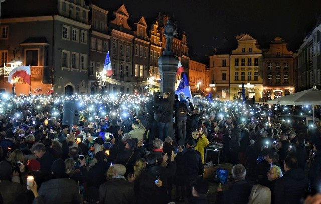Tym razem Łańcuch Światła odbył się na Starym Rynku. Wcześniej organizowany był na pl. Wolności, przed Operą i w parku Kasprowicza
