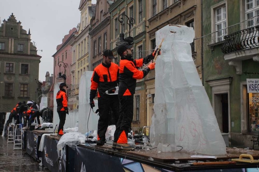 Festiwal Rzeźby Lodowej: Rzeźbiarze się nie poddają