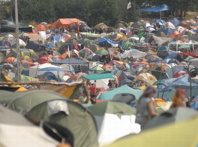Pole namiotowe na Woodstocku jest już prawie pełne.