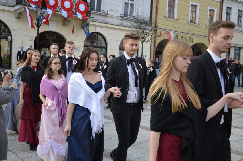 Na tarnowskim rynku odsłonięto pomnik Tadeusza Tertila [ZDJĘCIA]