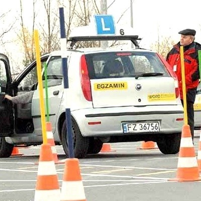 Nowe przepisy będą zdecydowanie bardziej restrykcyjne dla młodych kierowców.