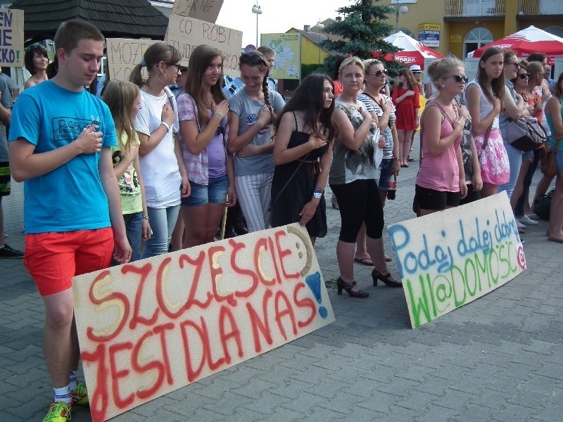 W Zwoleniu i innych miejscowościach uczestnicy akcji przez...